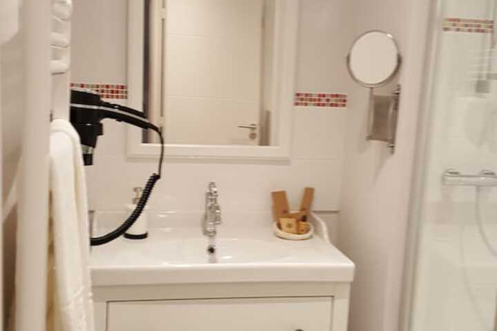 Room 8 of 13