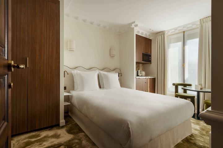 Room 17 of 62