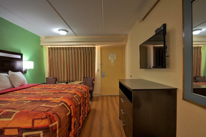Room 13 of 25