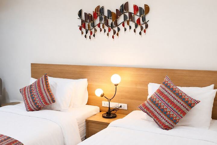 Room 25 of 103