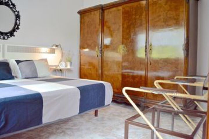 Room 20 of 102