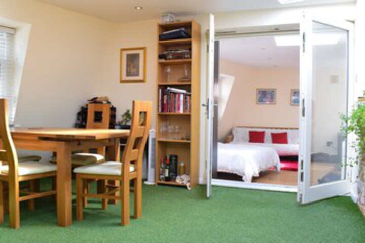 Room 6 of 15