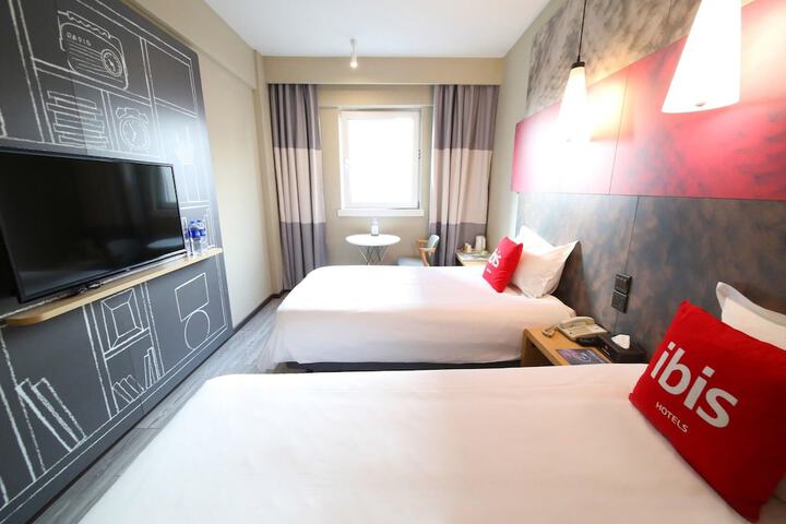 Room 32 of 72