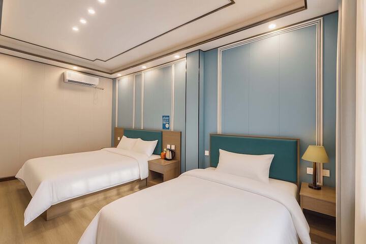 Room 4 of 24