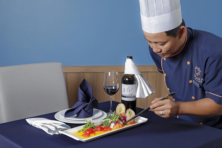 Dining 38 of 58
