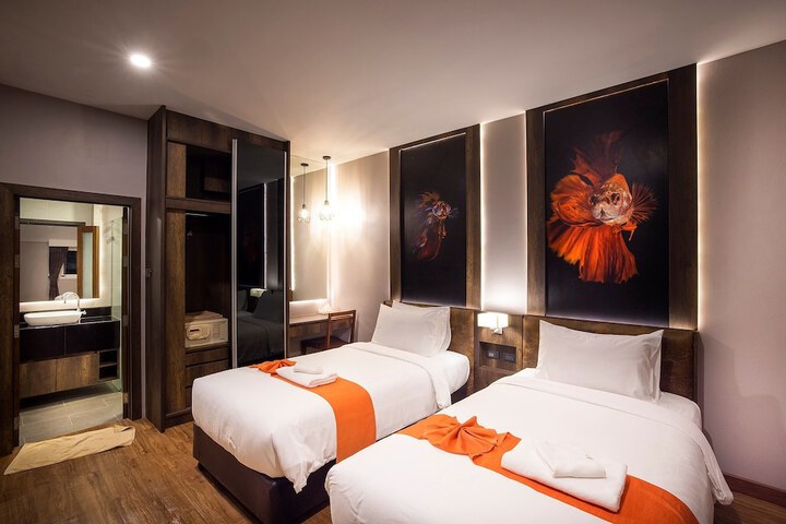 Room 4 of 38