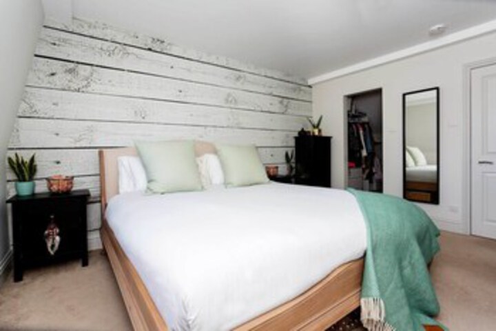 Room 11 of 20