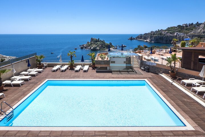 Hotel Pool