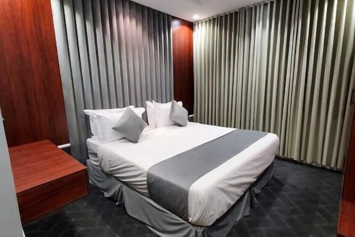 Room 5 of 15