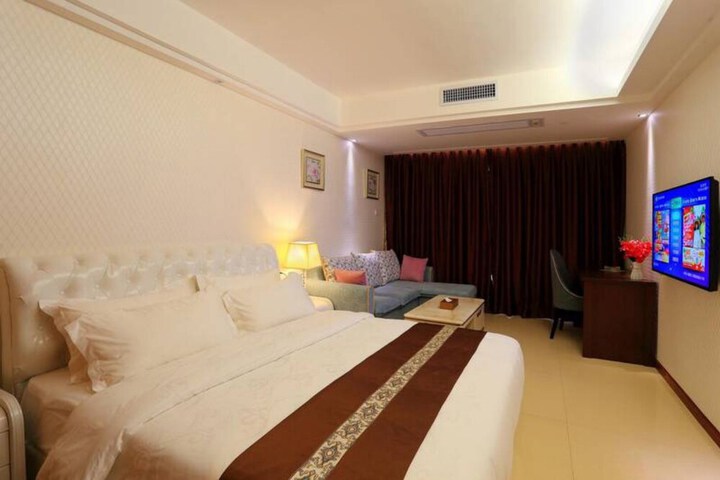 Room 8 of 70
