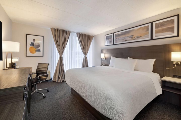 Room 6 of 67