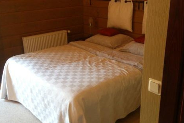 Room 5 of 11