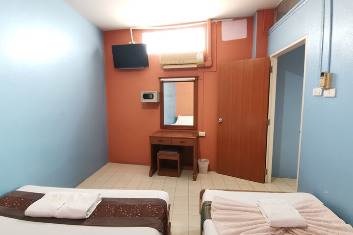 Room 9 of 30