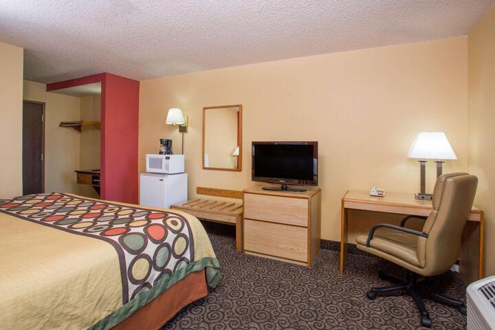 1 King Bed (3 of 10)
