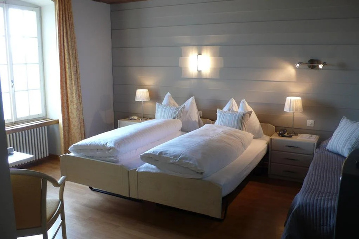 Room 5 of 11