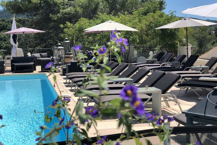 Hotel Pool