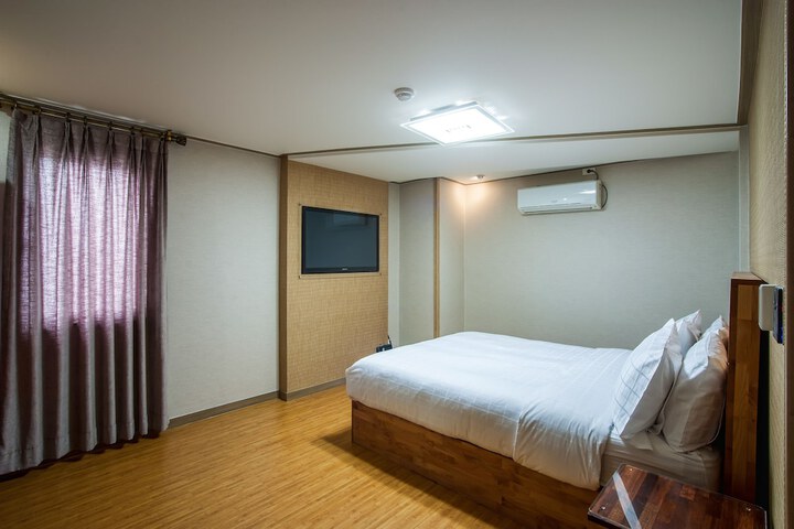 Room 14 of 22