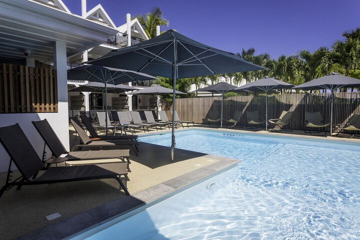 Hotel Pool