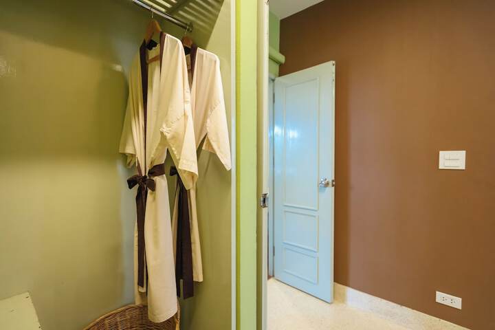 Room 26 of 166