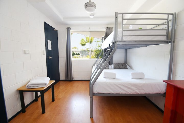 Room 8 of 10