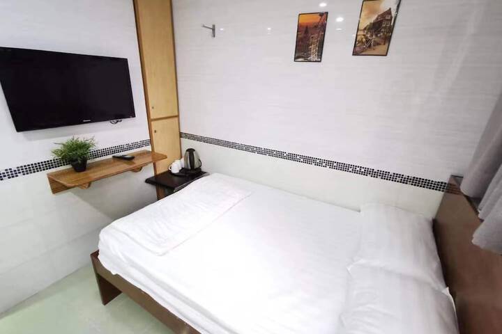 Room 53 of 58