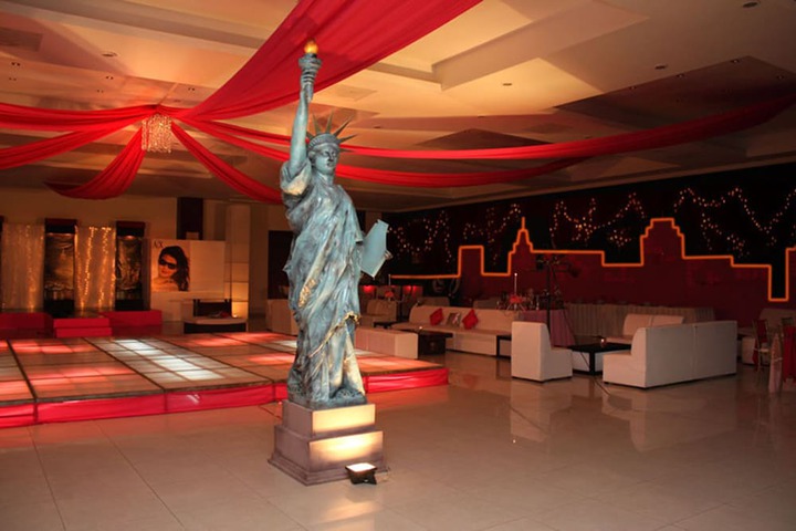 Lounge 17 of 23
