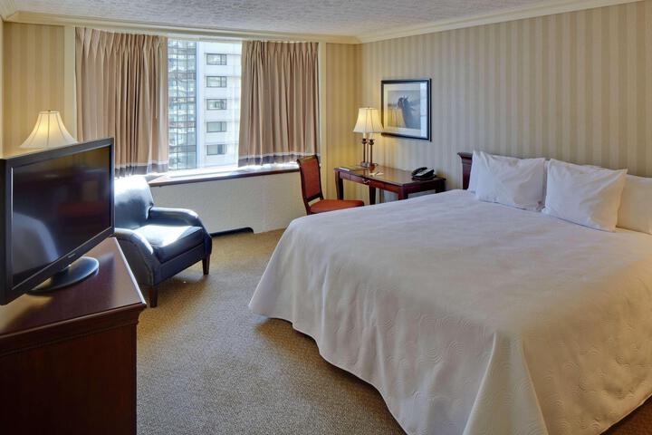 Deluxe King Bed West Tower (5 of 26)