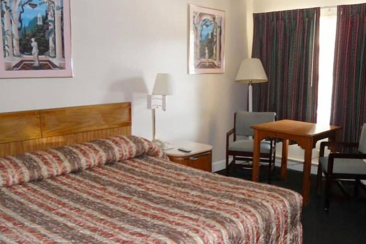 Room 3 of 9