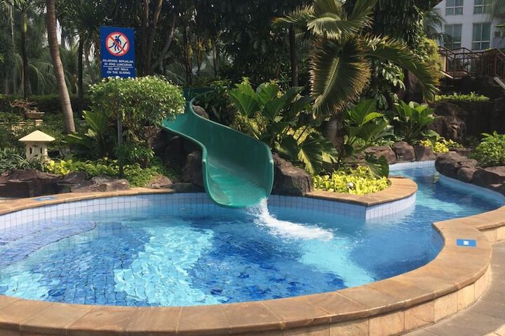 Hotel with Pool