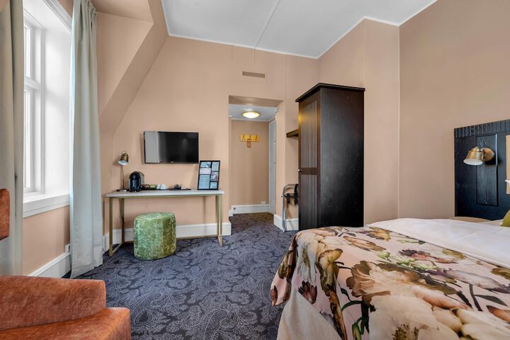 Room 15 of 76