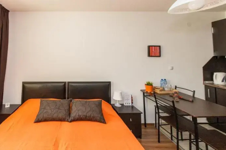 Room 5 of 12