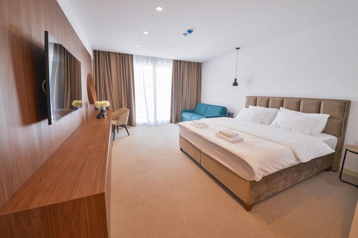 Room 3 of 35