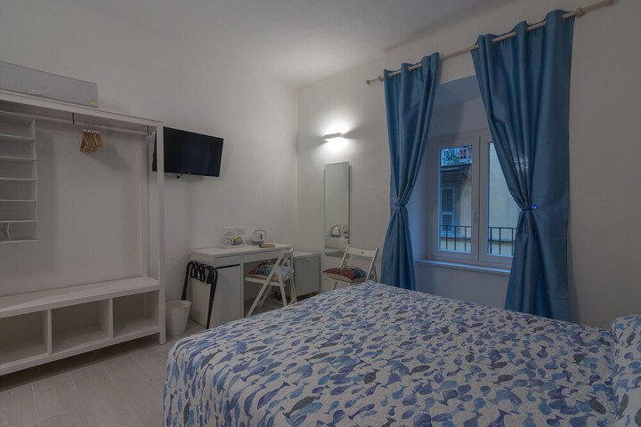 Room 15 of 31