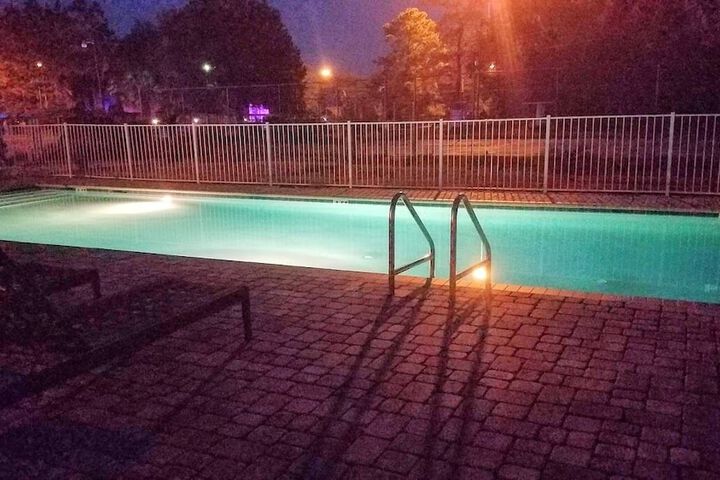 Pool 19 of 26