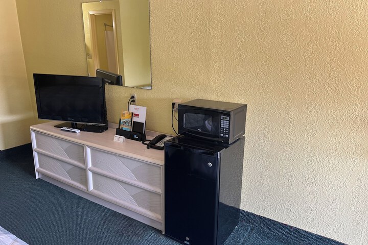 Room 9 of 14