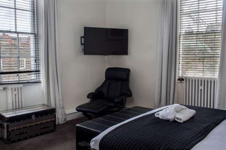 Room 13 of 66