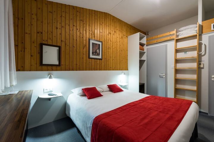 Room 6 of 28
