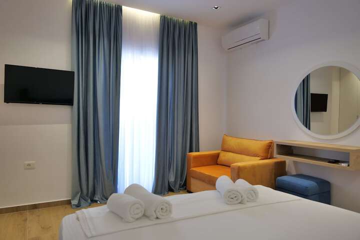 Room 8 of 53
