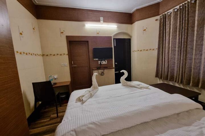 Room 13 of 34