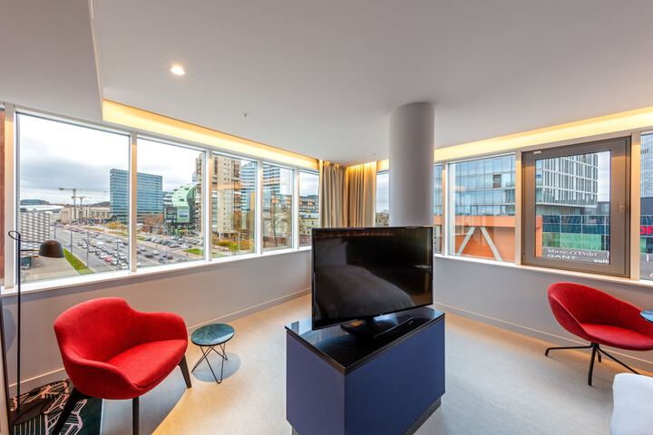 Room 16 of 165