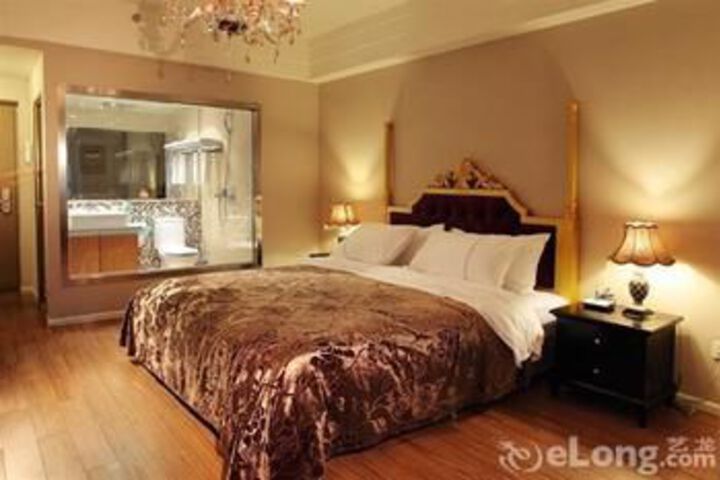 Room 14 of 37