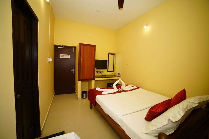 Room 4 of 12