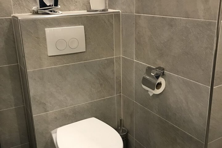Room 13 of 38