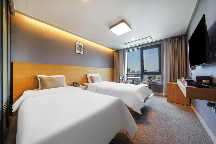 Room 25 of 62