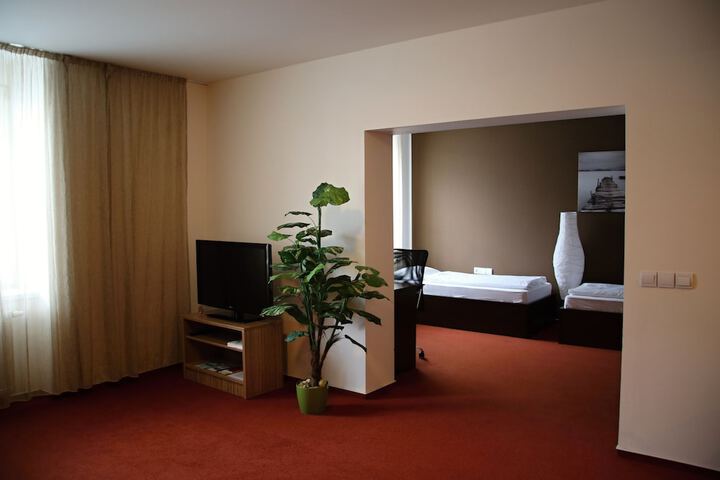Room 42 of 60