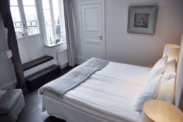 Room 4 of 70
