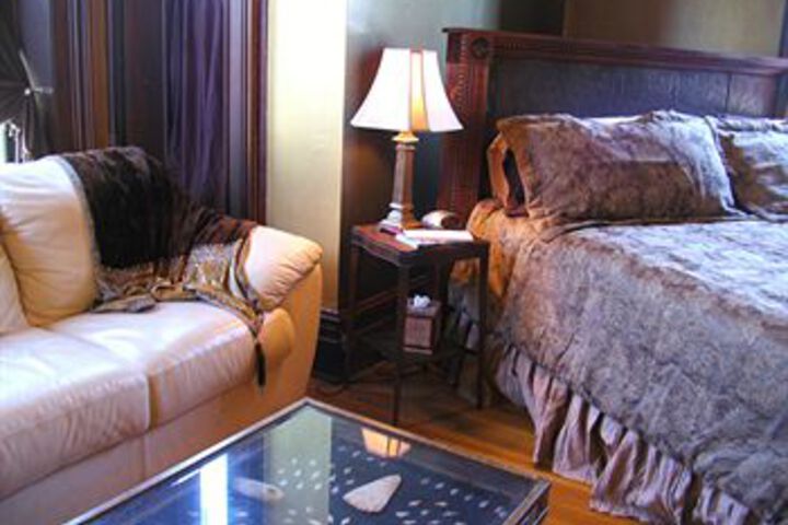 Hotel Suite Photo