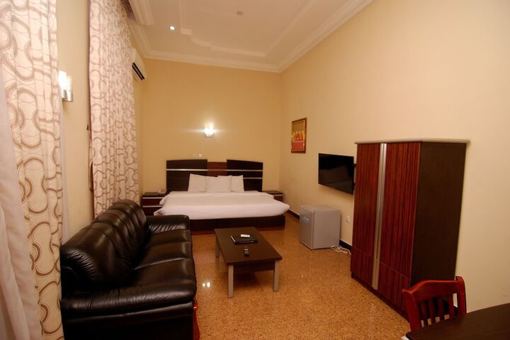 Room 16 of 99