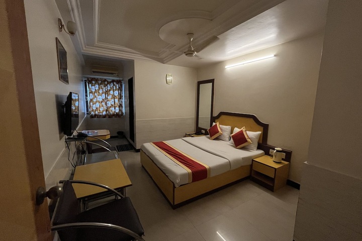 Room 6 of 14