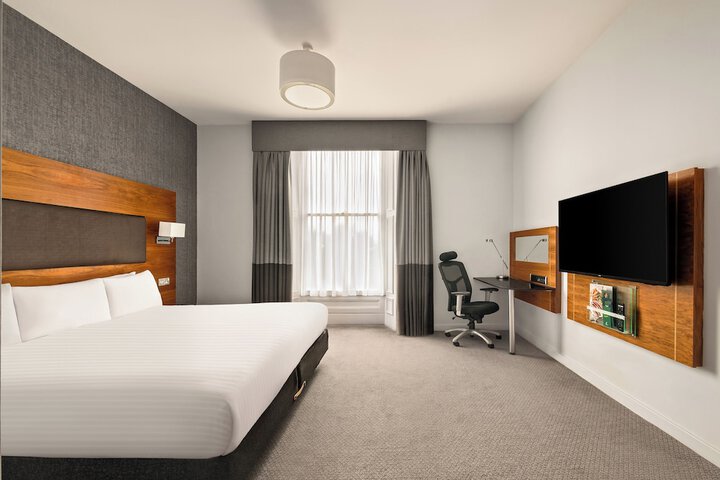 Room 42 of 147